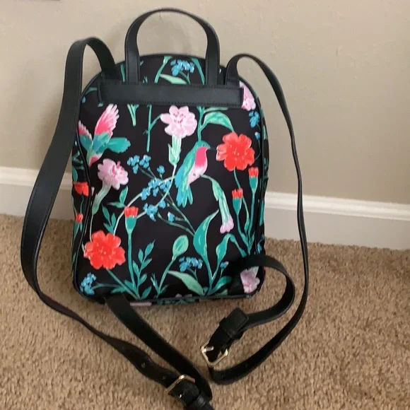 Kate spade display picture 2